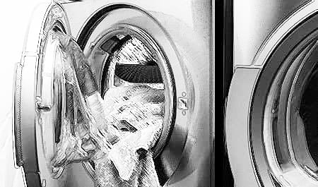 Geöffnete Waschmaschine mit heraushängender Wäsche Haushaltsservice Ammersbek